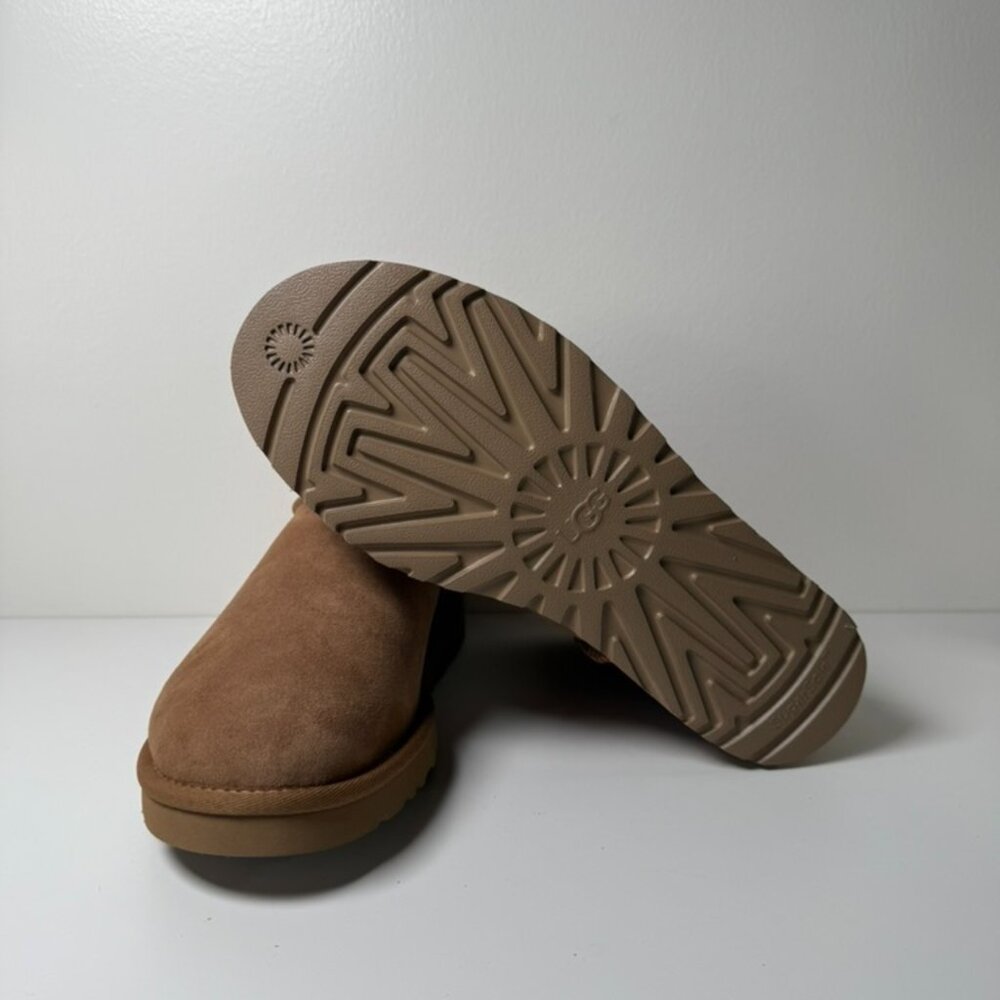 UGG Men's Classic Mini Boots - Picture 5 of 5